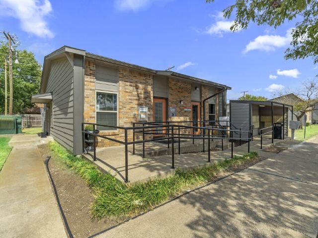 1 BR, 1 BA Apartment 400 Phillips St Unit 402, Cleburne, TX 76033