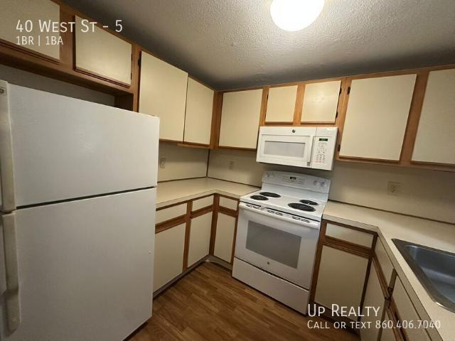 1 BR, 1 BA Apartment 40 West St, Vernon, CT 06066