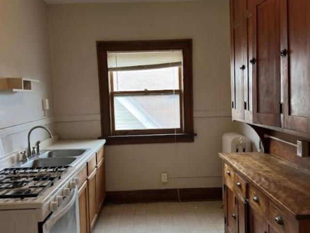 1 BR, 1 BA Apartment 4106 Chicago Ave. S Minneapolis, MN 55407