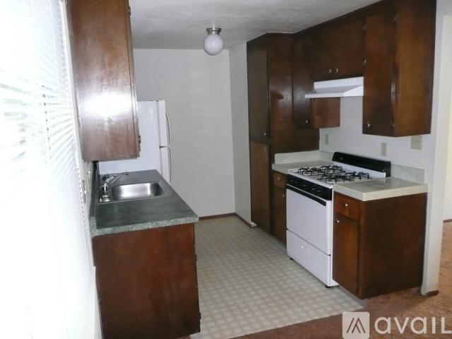 1 BR, 1 BA Apartment 412 West Locust Street, Unit 4, Lodi, CA 95240