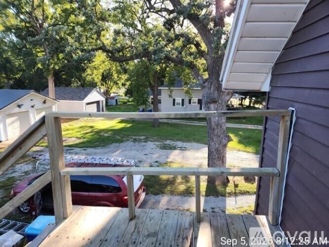 1 BR, 1 BA Apartment 416 3rd St NW, Unit Upper unit, Independence, IA 50644