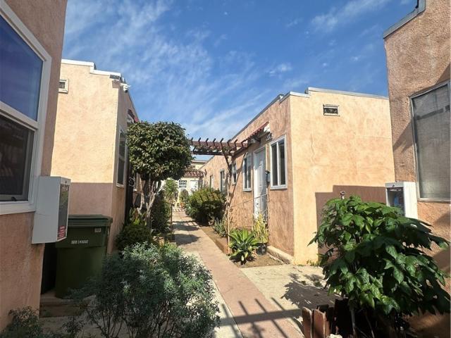 1 BR, 1 BA Apartment 4243 Burns Avenue, Los Angeles, CA 90029