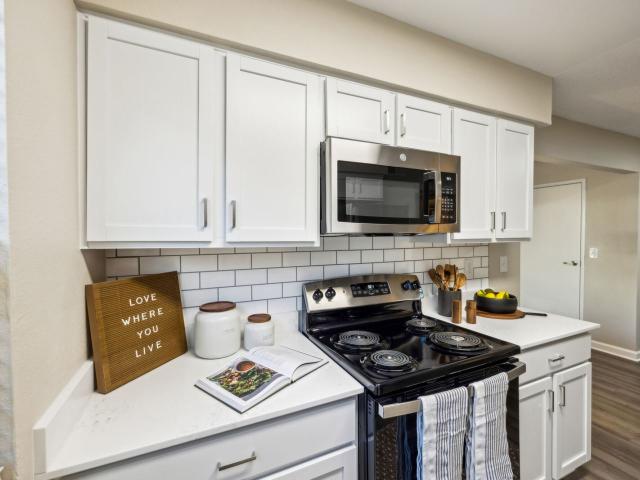 1 BR, 1 BA Apartment 425 S Hubbards Ln Unit 122, Louisville, KY 40207