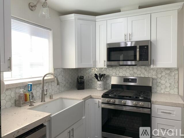 1 BR, 1 BA Apartment 4288 67th St, Sacramento, CA 95820