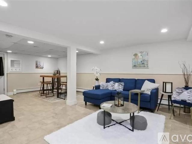 1 BR, 1 BA Apartment 42 Mulberry St, Unit B, Trumbull, CT 06611