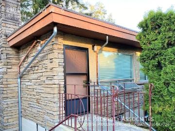 1 BR, 1 BA Apartment 4301 34th Ave W, Seattle, WA 98199