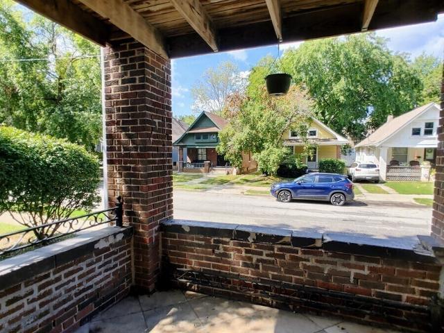 1 BR, 1 BA Apartment 4328 Roanoke Pkwy, Kansas City, MO 64111