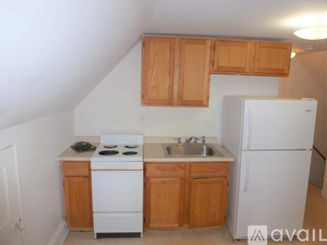 1 BR, 1 BA Apartment 43 N Willard St, Unit 2, Burlington, VT 05401