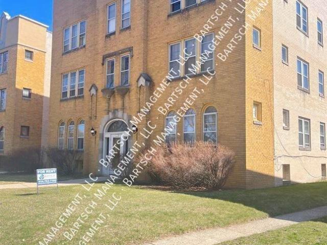 1 BR, 1 BA Apartment 5511 W. Martin Dr Milwaukee, WI 53208