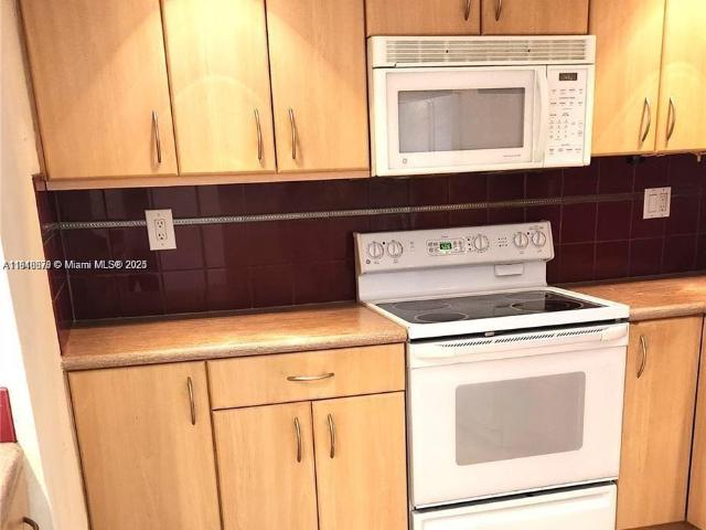 1 BR, 1 BA Apartment 555 Northeast 15th Street, Miami, FL 33132