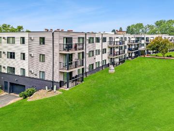 1 BR, 1 BA Apartment 560 West Sandhurst Drive Unit 550 319, Saint Paul, MN 55113