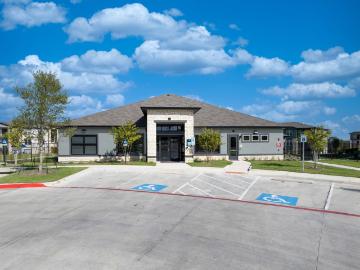 1 BR, 1 BA Apartment 5761 Highland Hills Drive Unit 13203, Dallas, TX 75241