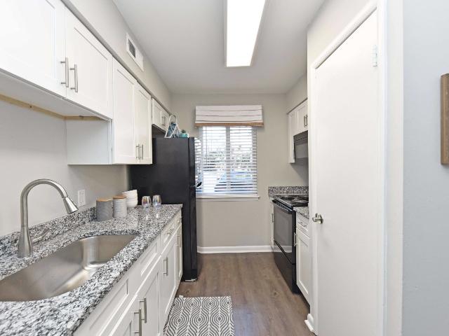 1 BR, 1 BA Apartment 5801 Altama Avenue Unit 11B, Brunswick, GA 31525