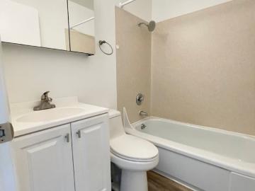 1 BR, 1 BA Apartment 5000 22nd Avenue Northeast Unit 312, Seattle, WA 98105
