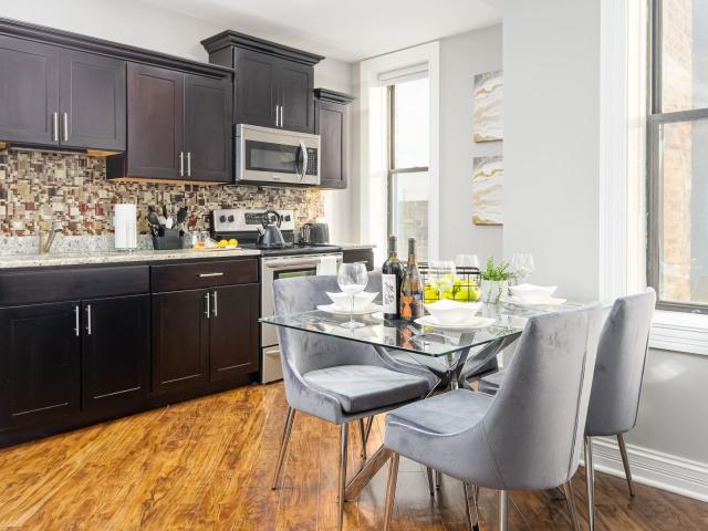 1 BR, 1 BA Apartment 5009 North Sheridan Rd Unit 207, Chicago, IL 60640