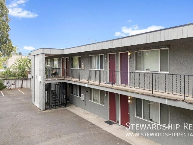 1 BR, 1 BA Apartment 500 Monroe Street, Eugene, OR 97402