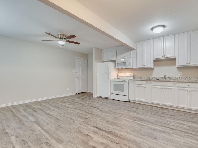 1 BR, 1 BA Apartment 507 N Oak St Unit 106, Arlington, TX 76011