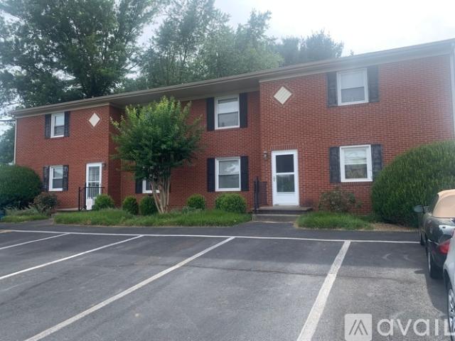 1 BR, 1 BA Apartment 505 East College Street, Unit 10, Bridgewater, VA 22812