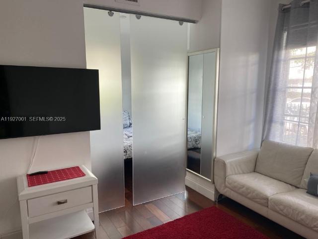 1 BR, 1 BA Apartment 526 15th Street, Miami Beach, FL 33139