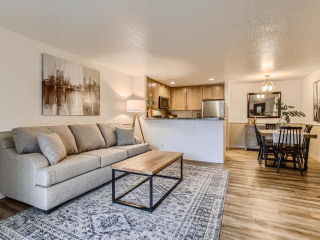 1 BR, 1 BA Apartment 5300 Parkview Drive Unit 1036, Lake Oswego, OR 97035