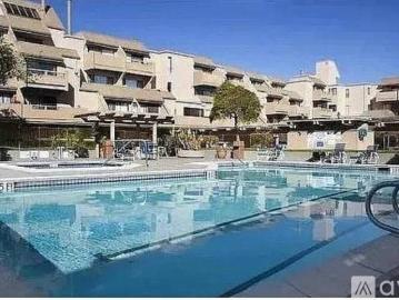 1 BR, 1 BA Apartment 5 Embarcadero West, Unit 215, Oakland, CA 94607