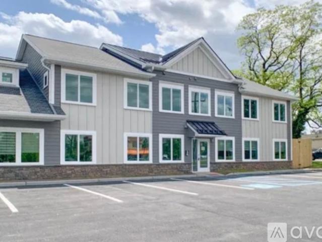 1 BR, 1 BA Apartment 640 Lincoln Hwy, Unit 4, Fairless Hills, PA 19030