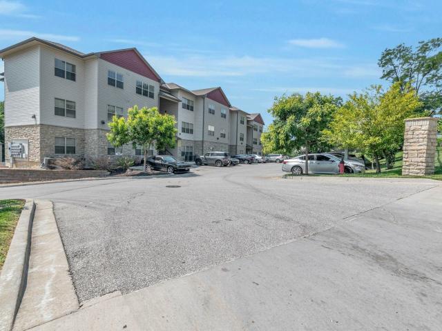 1 BR, 1 BA Apartment 6449 Northwest 70th Street Unit 305, Kansas City, MO 64151