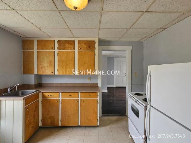 1 BR, 1 BA Apartment 64 Elm St. Apt Auburn, ME 04210