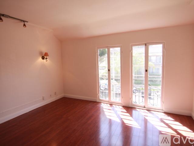 1 BR, 1 BA Apartment 654 S Dunsmuir Ave, Unit 201, Los Angeles, CA 90036