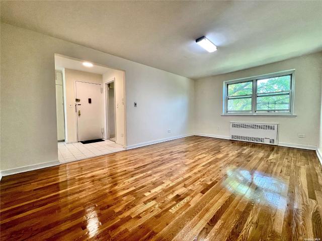 1 BR, 1 BA Apartment 66 10 Grand Central Pkwy, Queens, NY 11375
