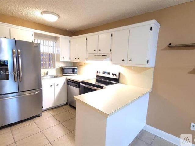 1 BR, 1 BA Apartment 600 NE 25th St, Unit 12, Miami, FL 33137