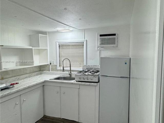1 BR, 1 BA Apartment 601 Northeast 4th Court, Hallandale Beach, FL 33009