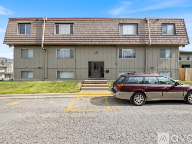 1 BR, 1 BA Apartment 612 S Van Buren St, Unit 10, Iowa City, IA 52240
