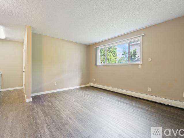 1 BR, 1 BA Apartment 612 S Van Buren St, Unit 3, Iowa City, IA 52240