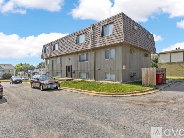 1 BR, 1 BA Apartment 612 S Van Buren St, Unit 4, Iowa City, IA 52240