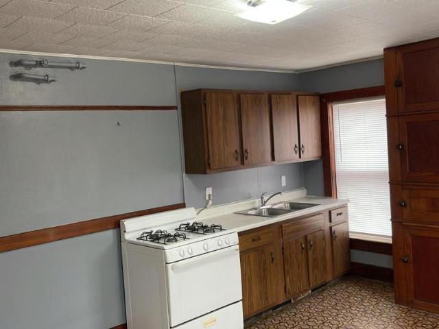 1 BR, 1 BA Apartment 617 1/2 W Galena Ave, Freeport, IL 61032