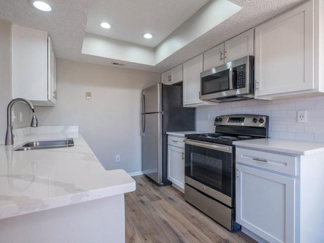 1 BR, 1 BA Apartment 6146 Perimeter Lakes Dr Unit 10 6135, Dublin, OH 43017