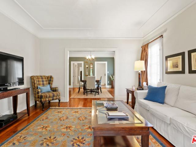 1 BR, 1 BA Apartment 619 North Plymouth Boulevard, Los Angeles, CA 90004