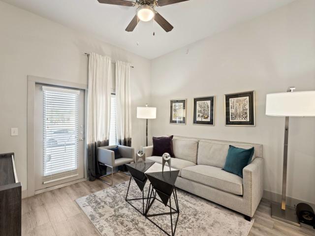 1 BR, 1 BA Apartment 637 Samuels Avenue Unit 2068, Fort Worth, TX 76102