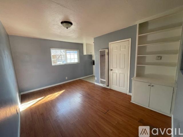 1 BR, 1 BA Apartment 740 W 82nd St, Unit 4, Los Angeles, CA 90044