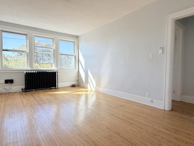 1 BR, 1 BA Apartment 74 Hanna St W, Windsor, ON N8X 1C8