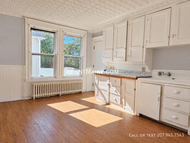 1 BR, 1 BA Apartment 74 Spring St. Apt Lewiston, ME 04240