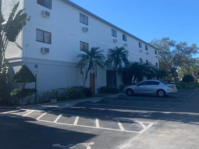1 BR, 1 BA Apartment 7525 83rd Street North Unit 217, Seminole, FL 33777