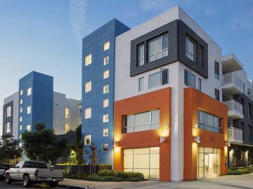 1 BR, 1 BA Apartment 7621 S. Figueroa Street, Los Angeles, CA 90003