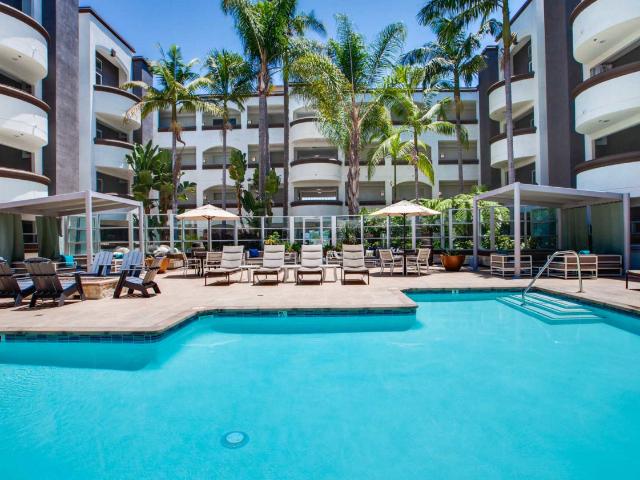 1 BR, 1 BA Apartment 7660 Beverly Boulevard Unit 1 bed, 1 bath, $3195, Los Angeles, CA 90036