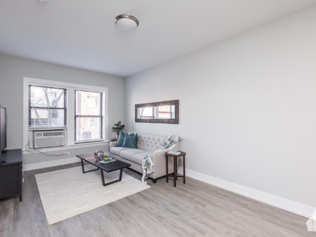 1 BR, 1 BA Apartment 709 West Brompton, Chicago, IL 60657