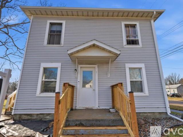 1 BR, 1 BA Apartment 719 North Clinton Avenue, Unit 3, Saint Johns, MI 48879