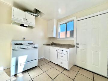 1 BR, 1 BA Apartment 721 Flint Ave, Wilmington, CA 90744