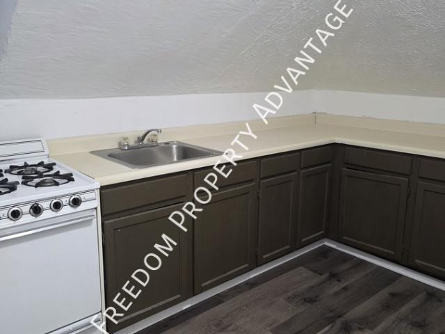 1 BR, 1 BA Apartment 726 E 9th Avenue, Munhall, PA 15120