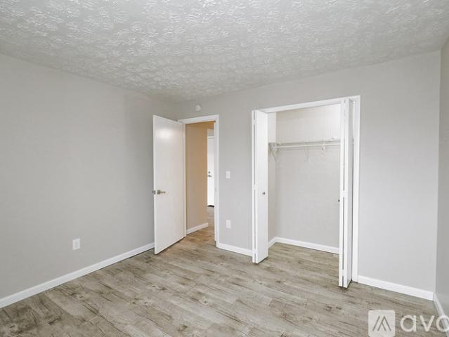 1 BR, 1 BA Apartment 7 Dorchester Drive, Unit 207, Pittsburgh, PA 15241